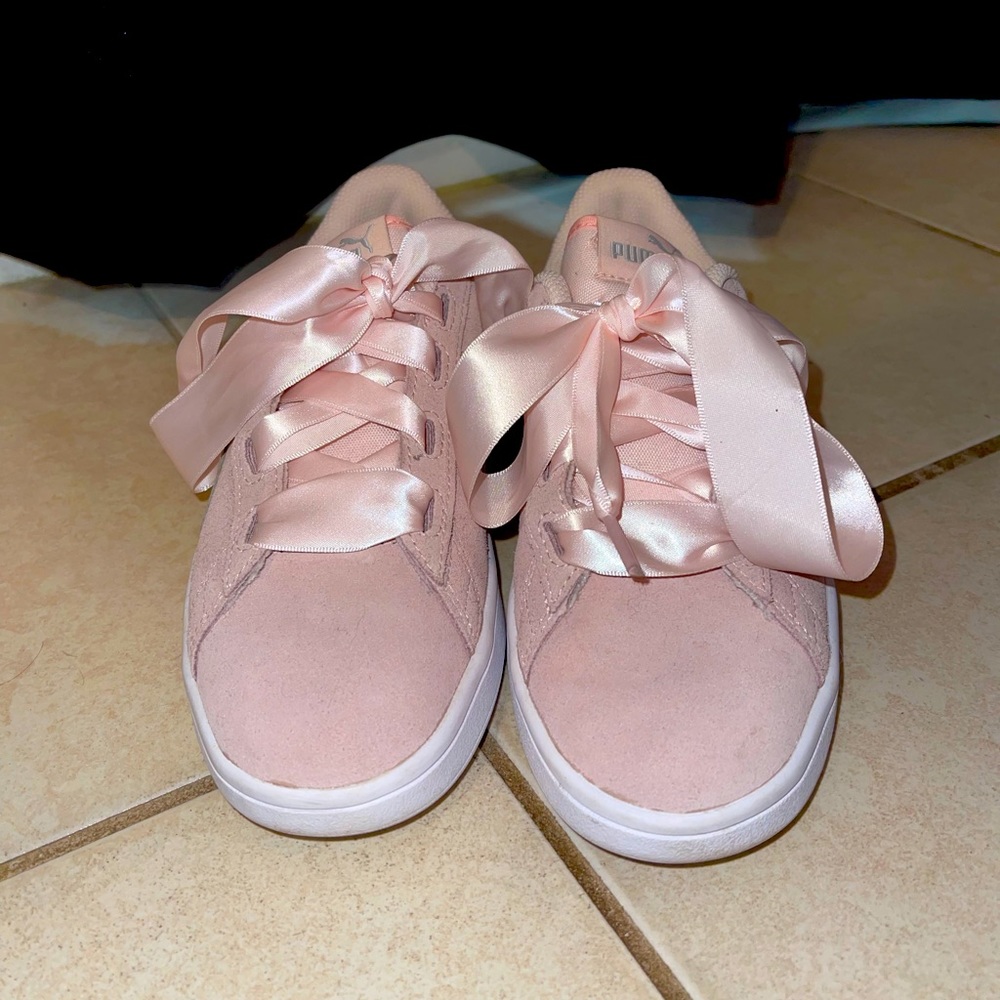 Young girls baby pink pumas with ribbon laces